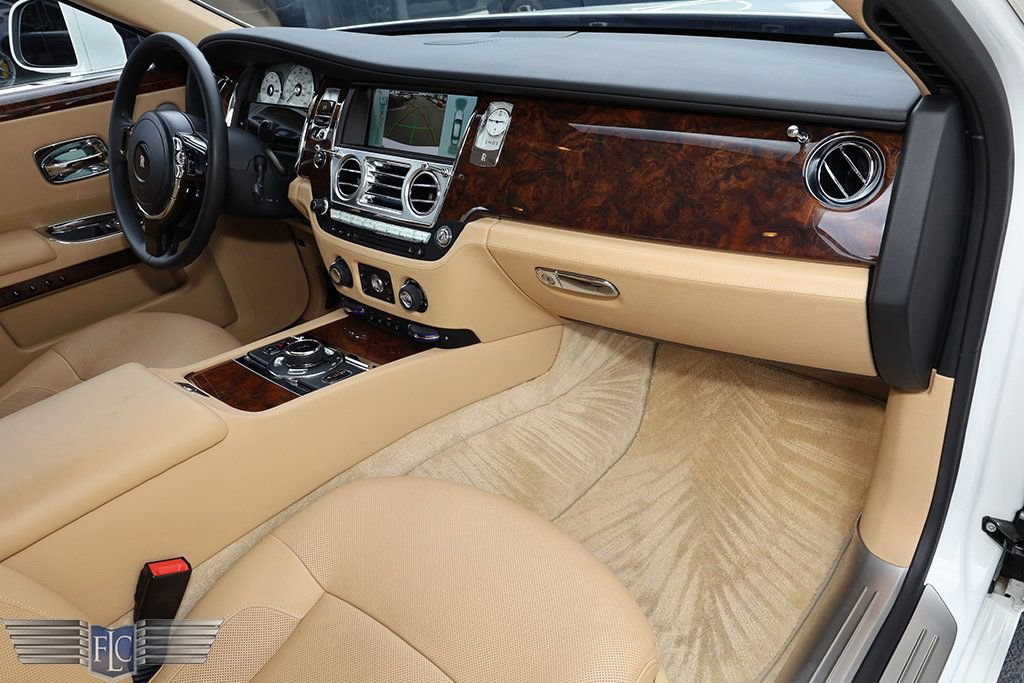 Used 2014 Rolls-Royce Ghost image 24