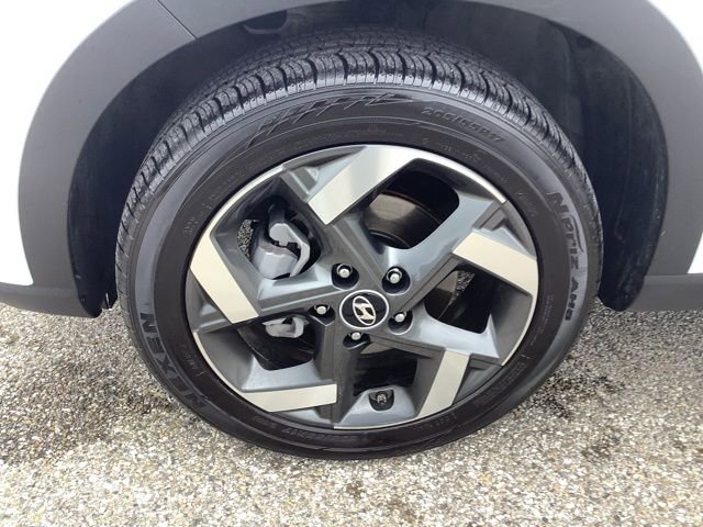 Certified 2026 Hyundai Venue SEL FWD image 38