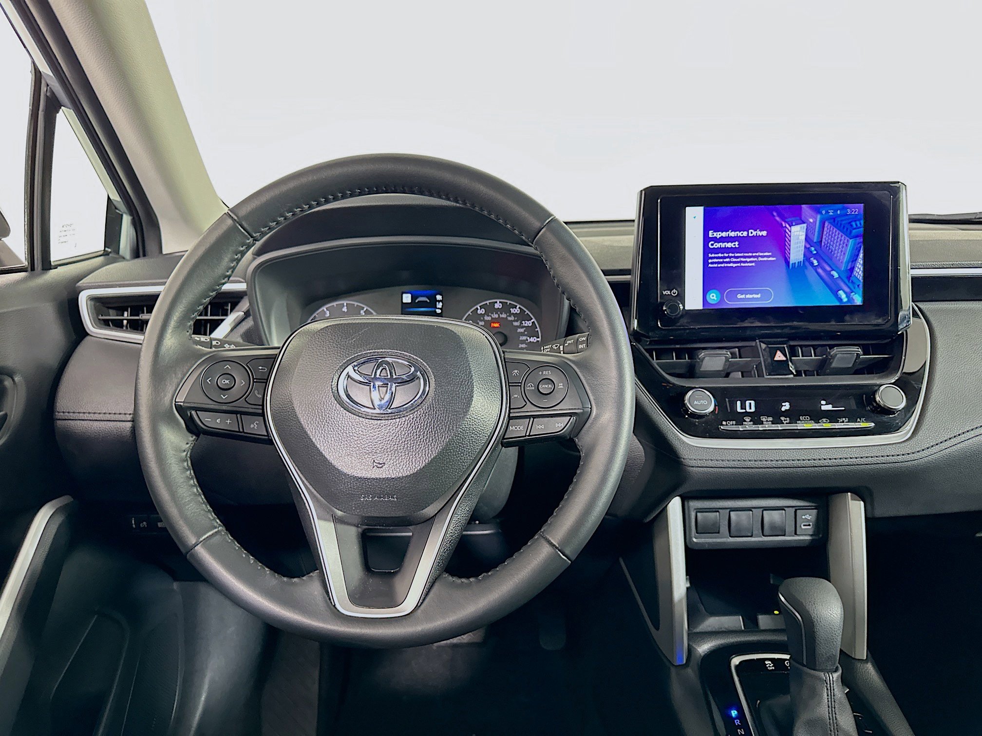 Used 2025 Toyota Corolla Cross LE image 17