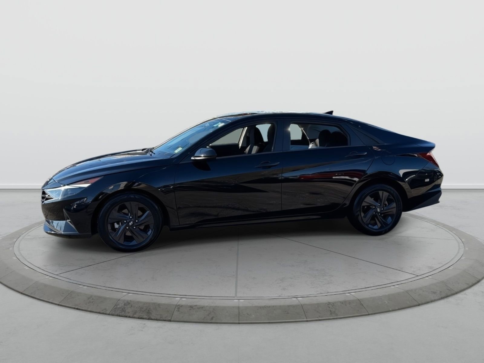 Used 2022 Hyundai Elantra SEL image 6