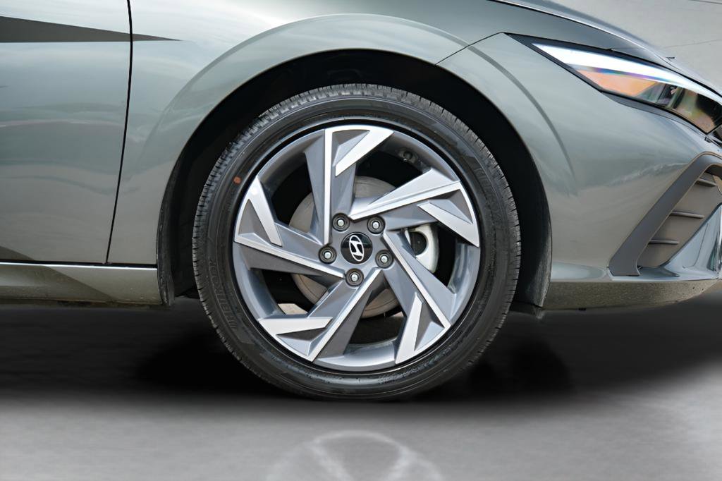 Certified 2025 Hyundai Elantra SEL FWD image 10