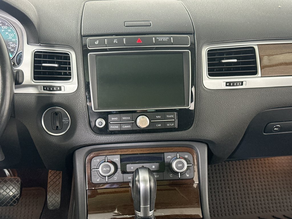 Used 2016 Volkswagen Touareg VR6 AWD/4WD image 19