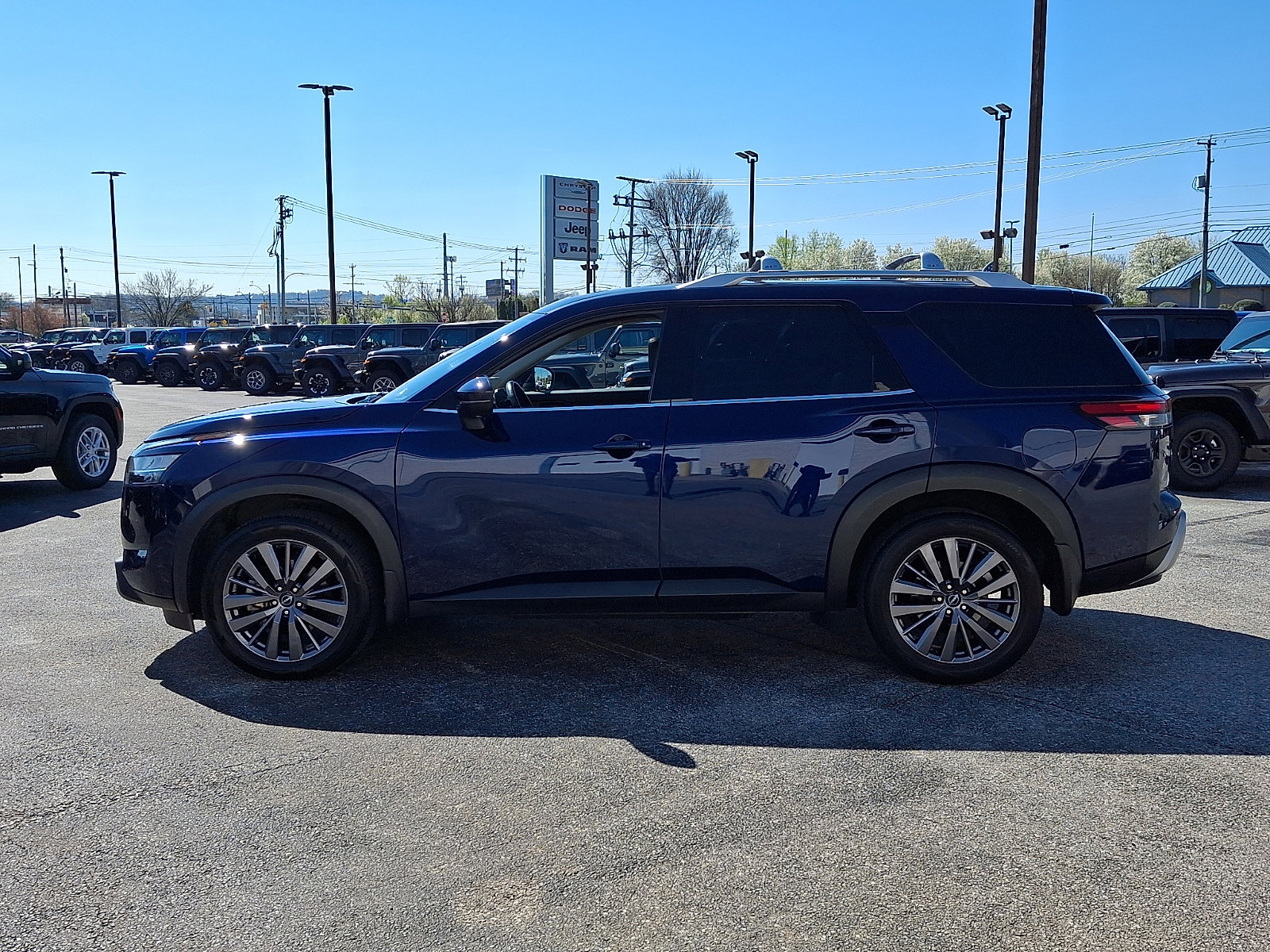 Used 2023 Nissan Pathfinder SL w/ SL Premium Package image 7