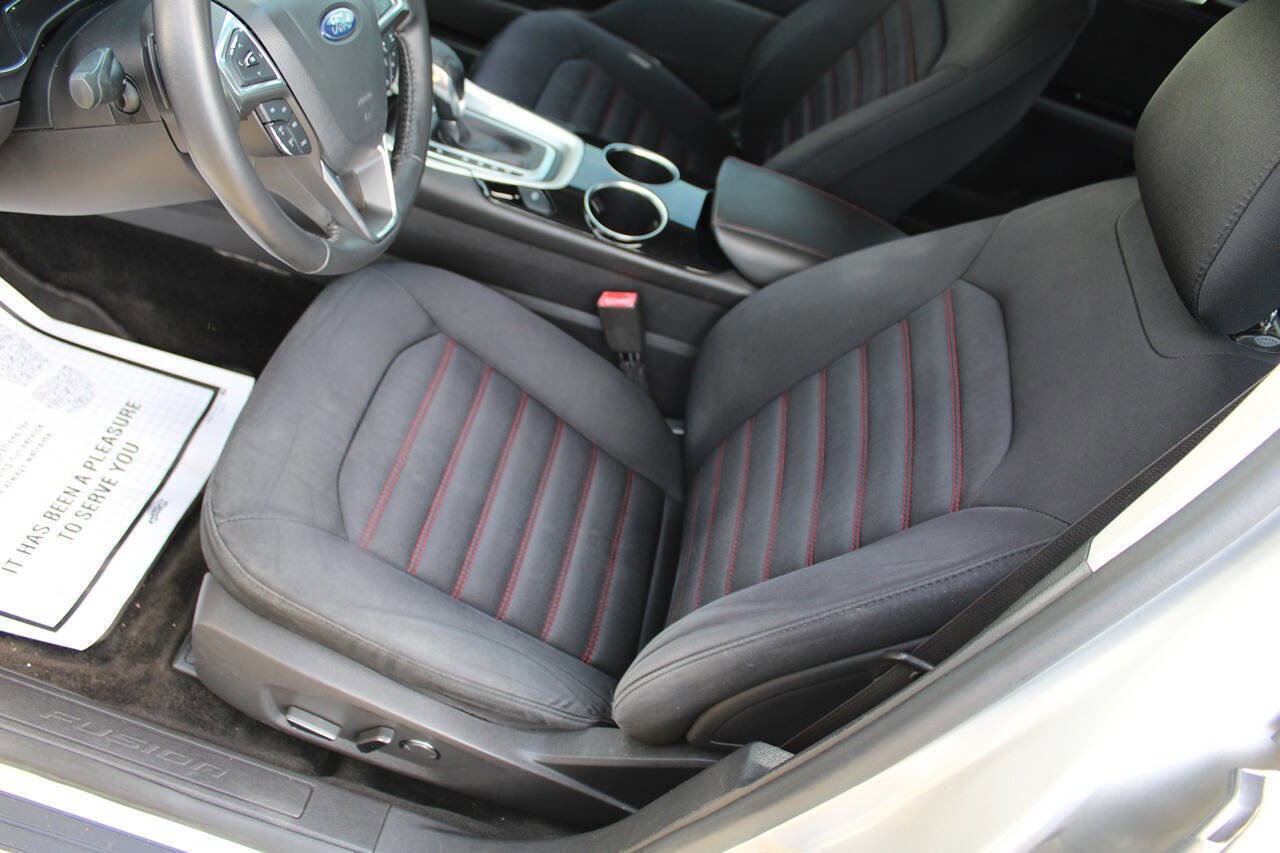 Used 2013 Ford Fusion SE image 16