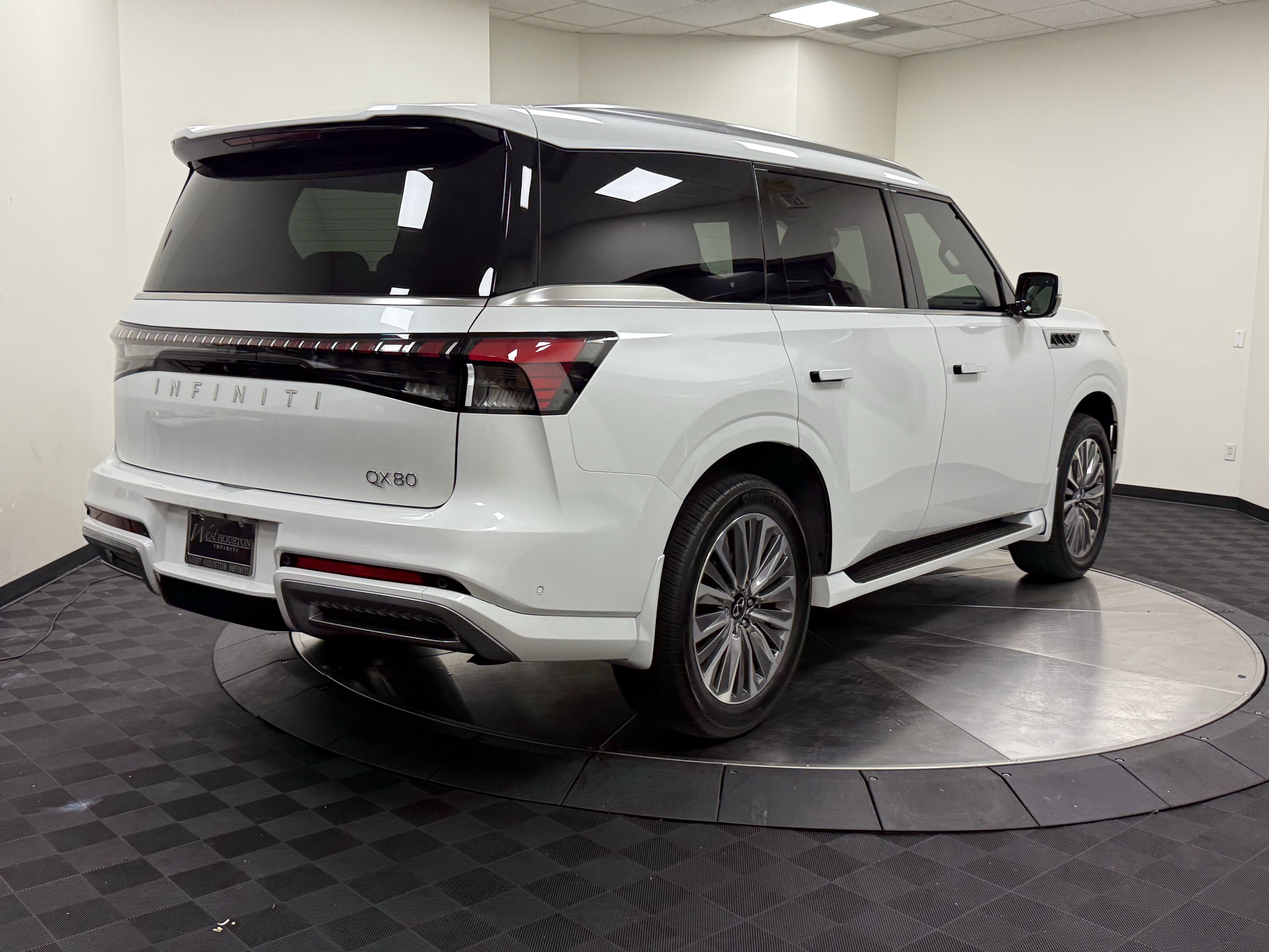 Certified 2026 INFINITI QX80 Luxe w/ Cargo Package RWD image 7
