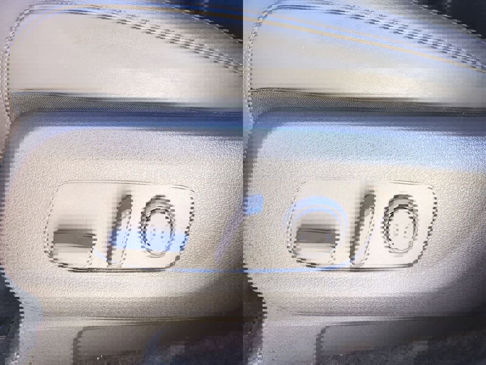 Certified 2023 Kia Carnival EX image 16