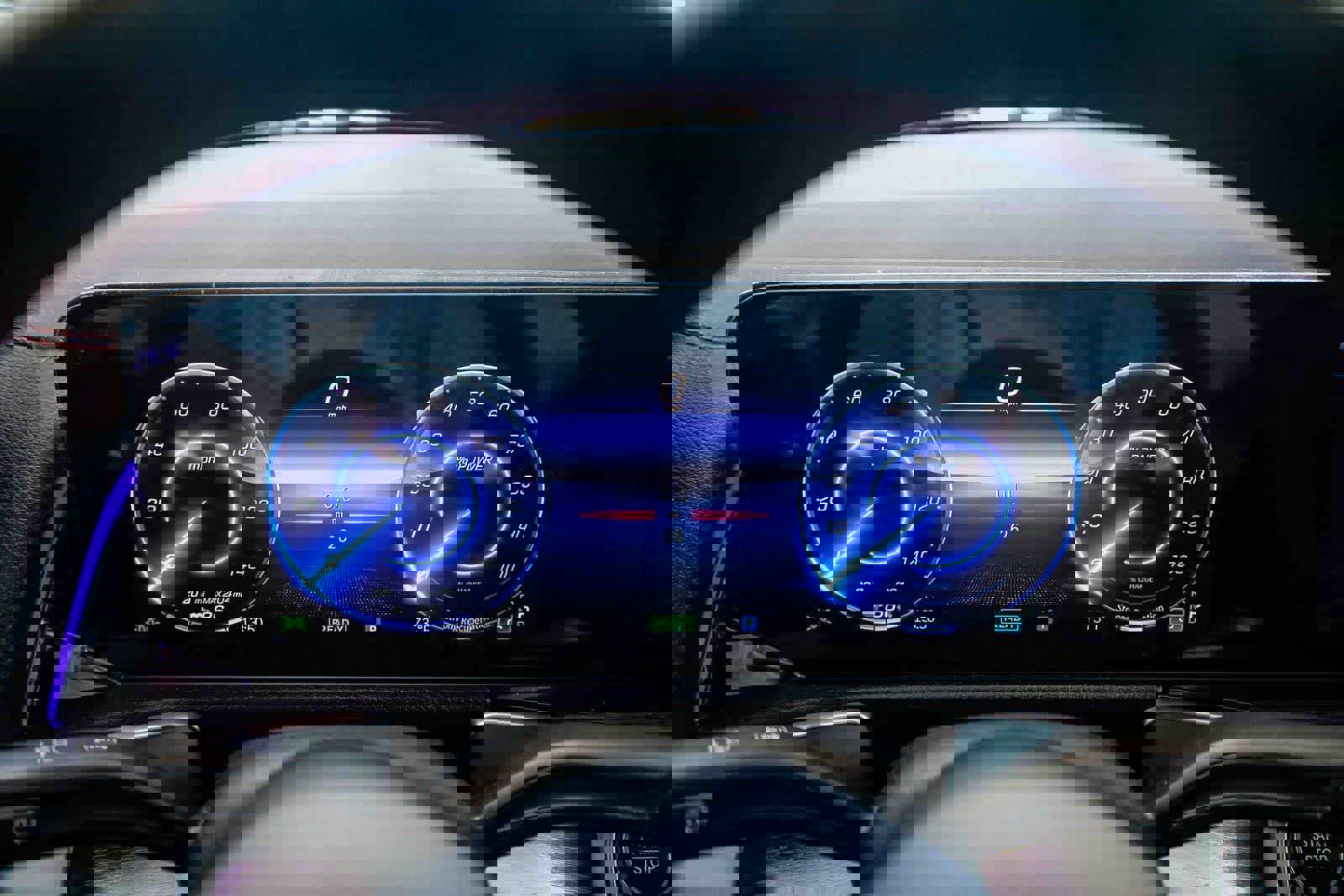 Used 2024 Mercedes-Benz EQB 350 4MATIC SUV image 26