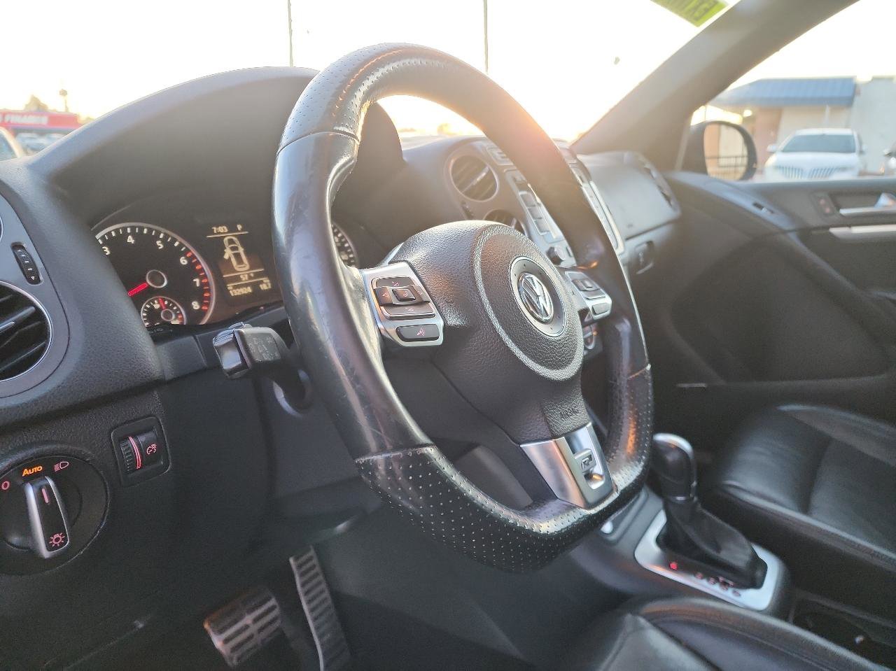 Used 2014 Volkswagen Tiguan R-Line image 12