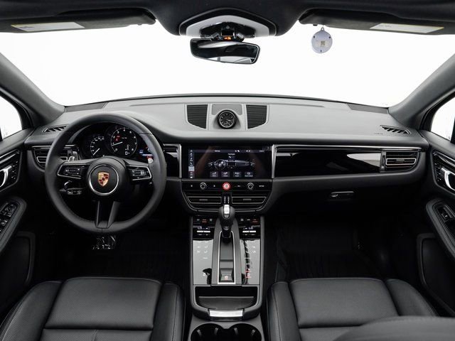 Certified 2025 Porsche Macan AWD/4WD image 21