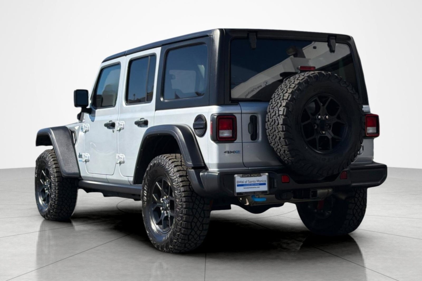 Used 2024 Jeep Wrangler Unlimited AWD/4WD image 3