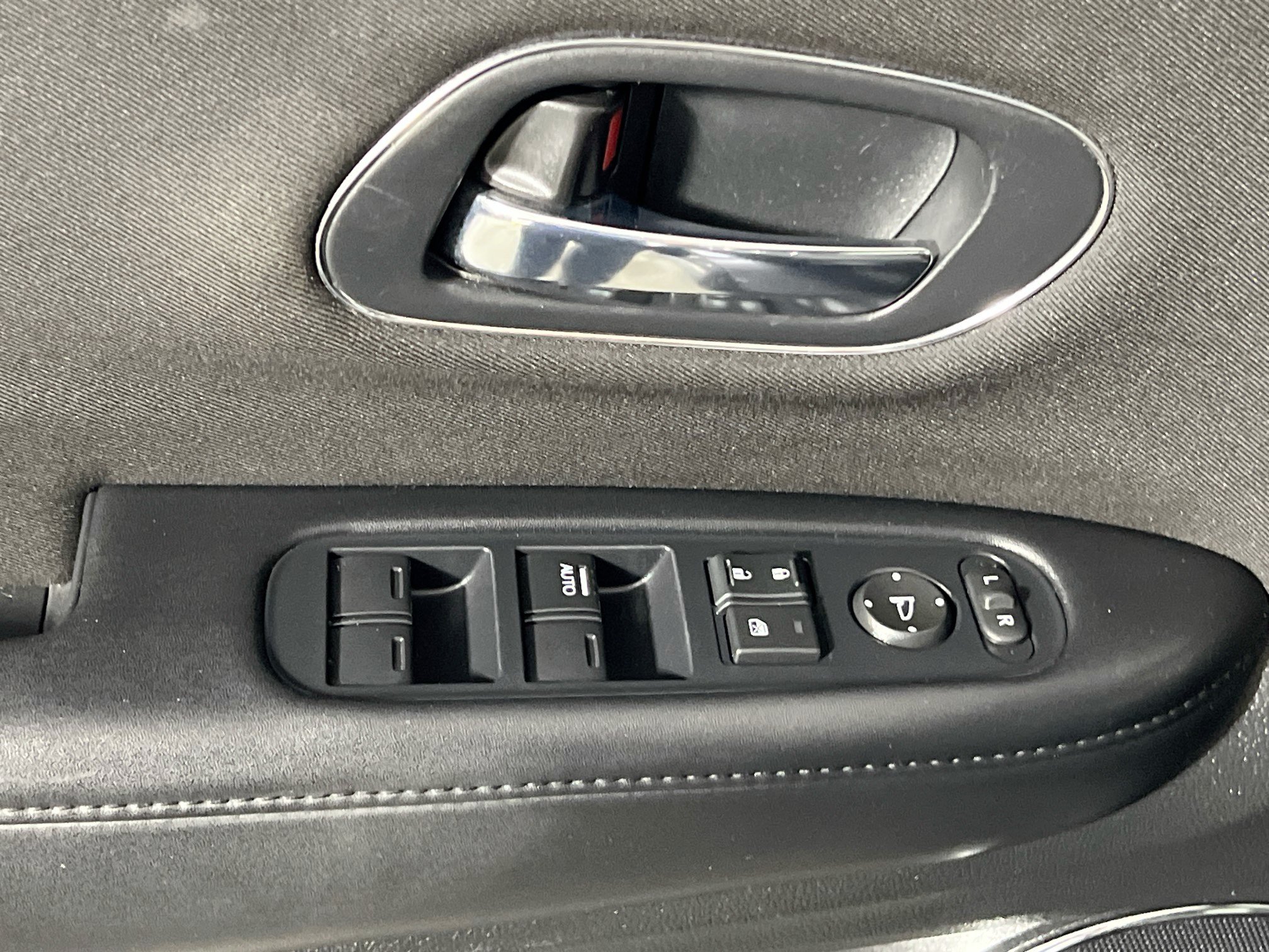 Used 2017 Honda HR-V EX image 17