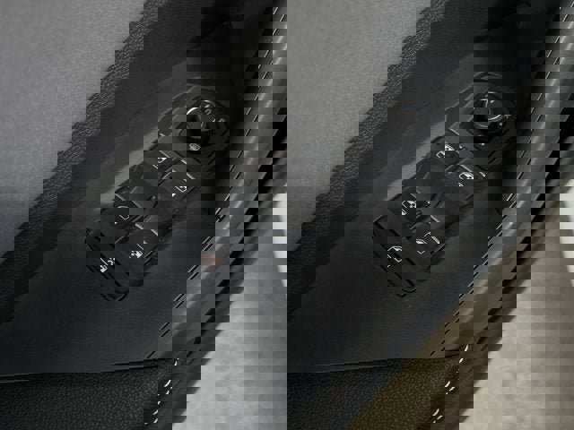 New 2025 Volkswagen Jetta SE FWD image 12