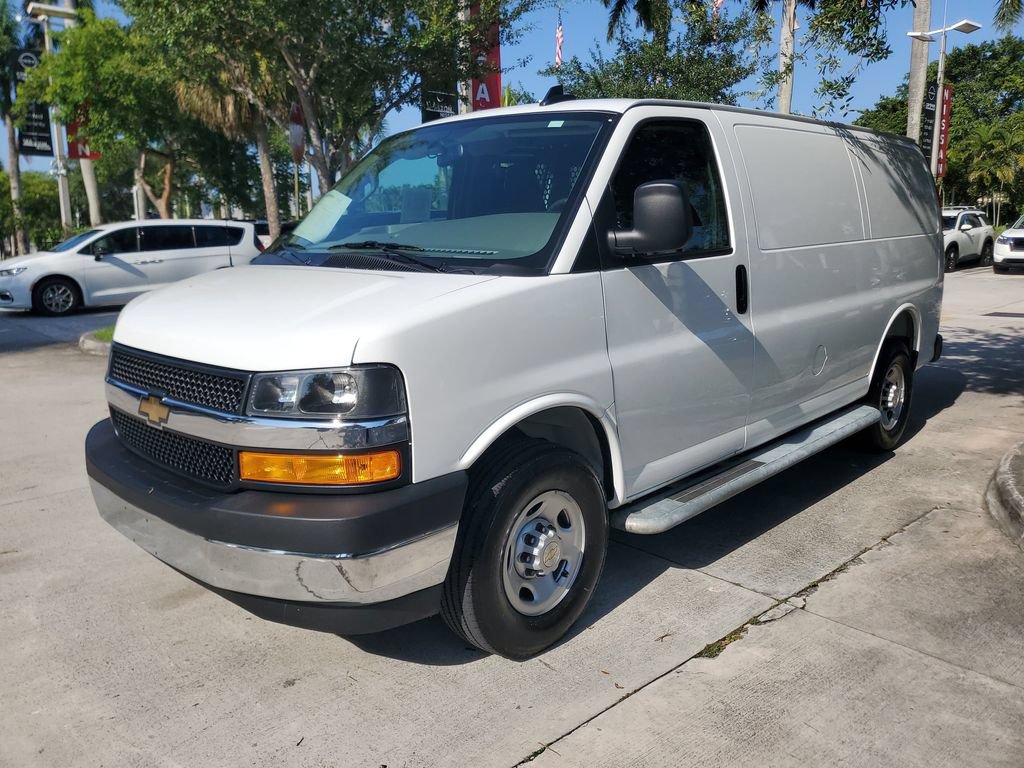 Used 2025 Chevrolet Express 2500 w/ Driver Convenience Package RWD image 3