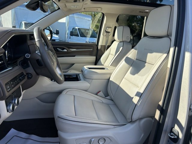 Used 2021 GMC Yukon XL Denali w/ Denali Premium Package image 14