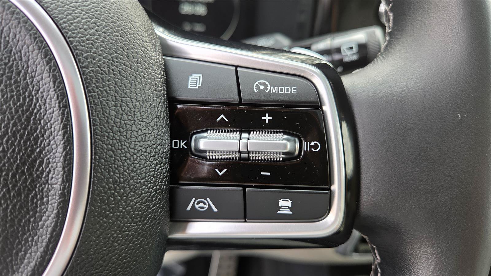 Certified 2023 Kia Sorento SX Prestige w/ Panoramic Sunroof Package AWD/4WD image 20