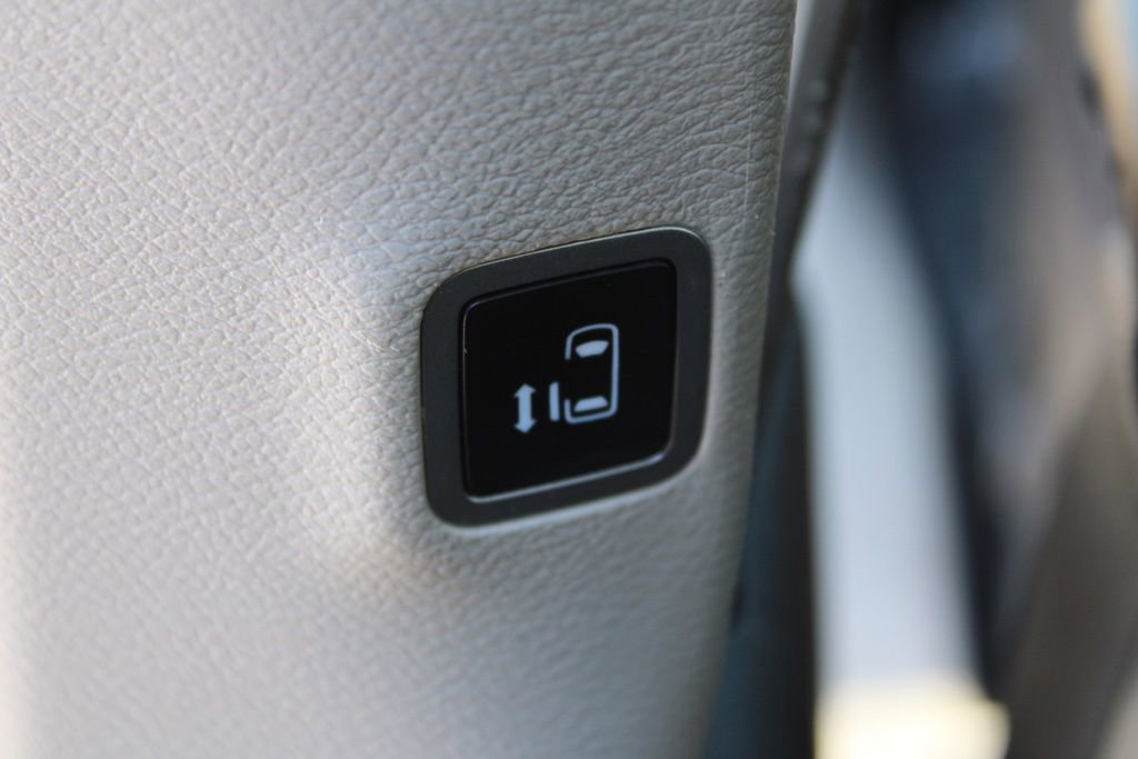 Used 2020 Chrysler Voyager Lxi image 27