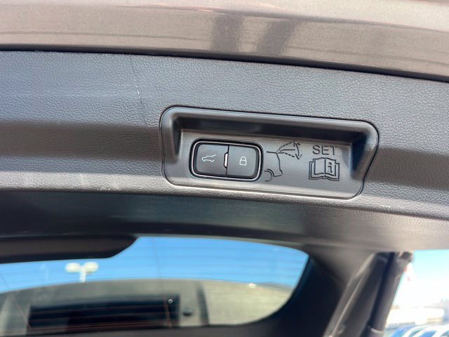 Used 2022 Ford Explorer XLT AWD/4WD image 16