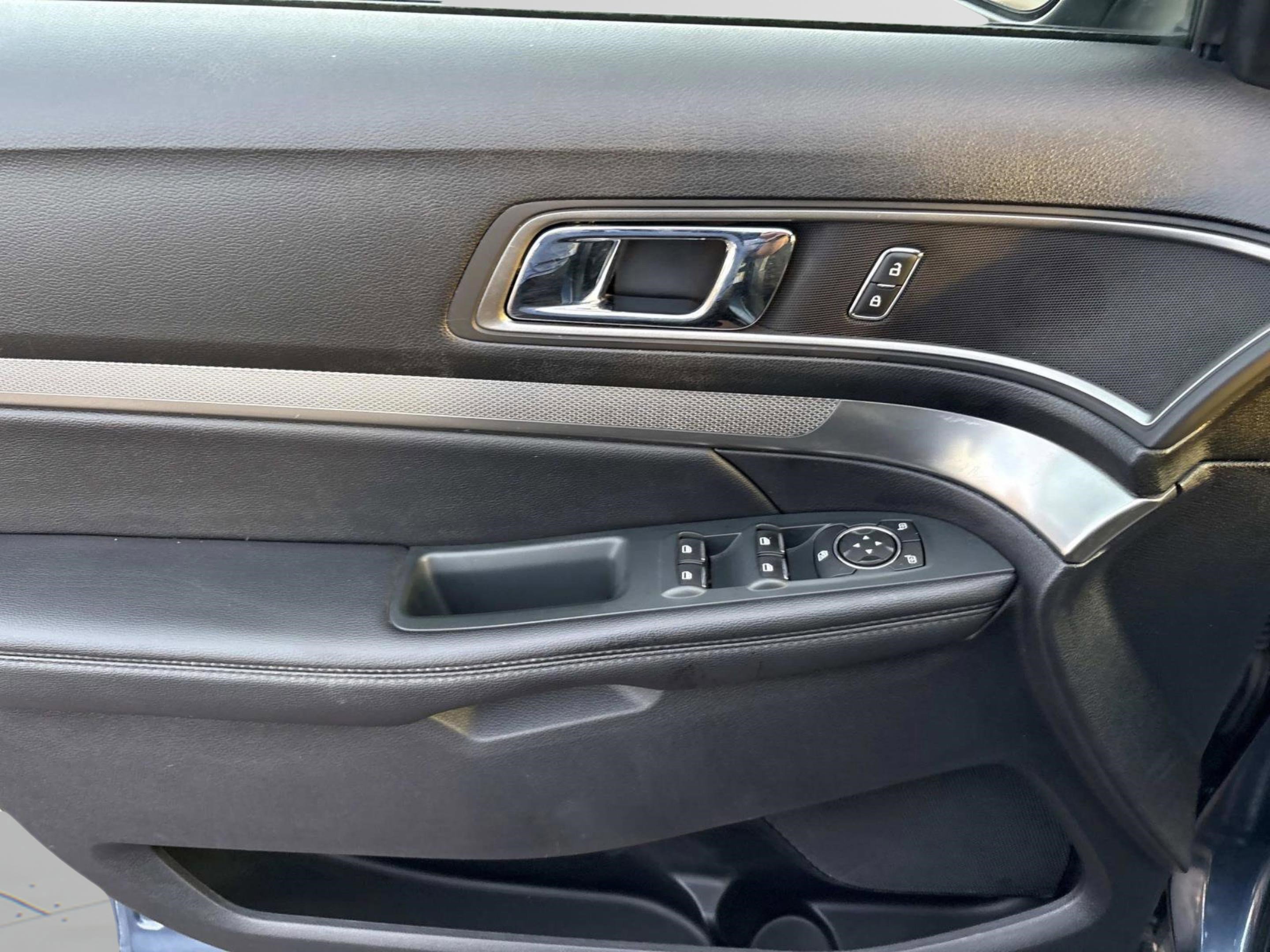 Used 2019 Ford Explorer XLT w/ Class III Trailer Tow Package image 24