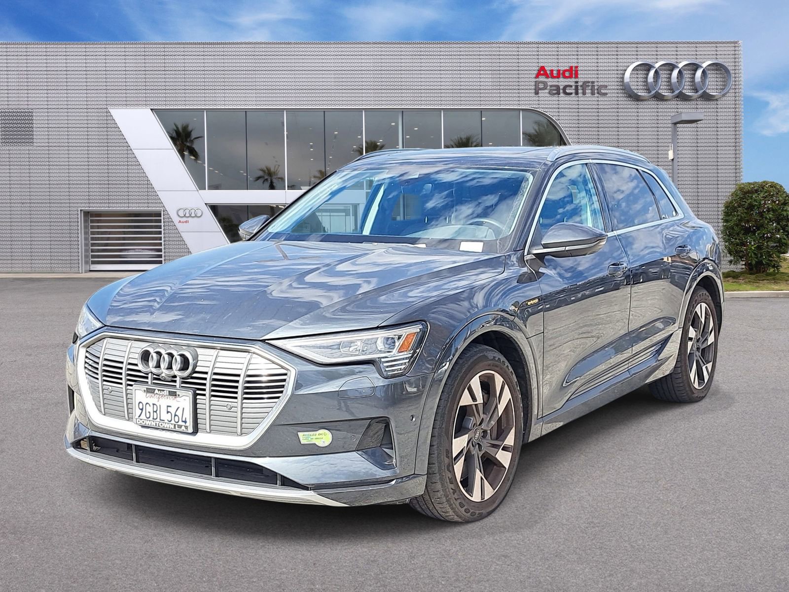Used 2023 Audi e-tron Premium Plus w/ Premium Plus Package AWD/4WD image 1