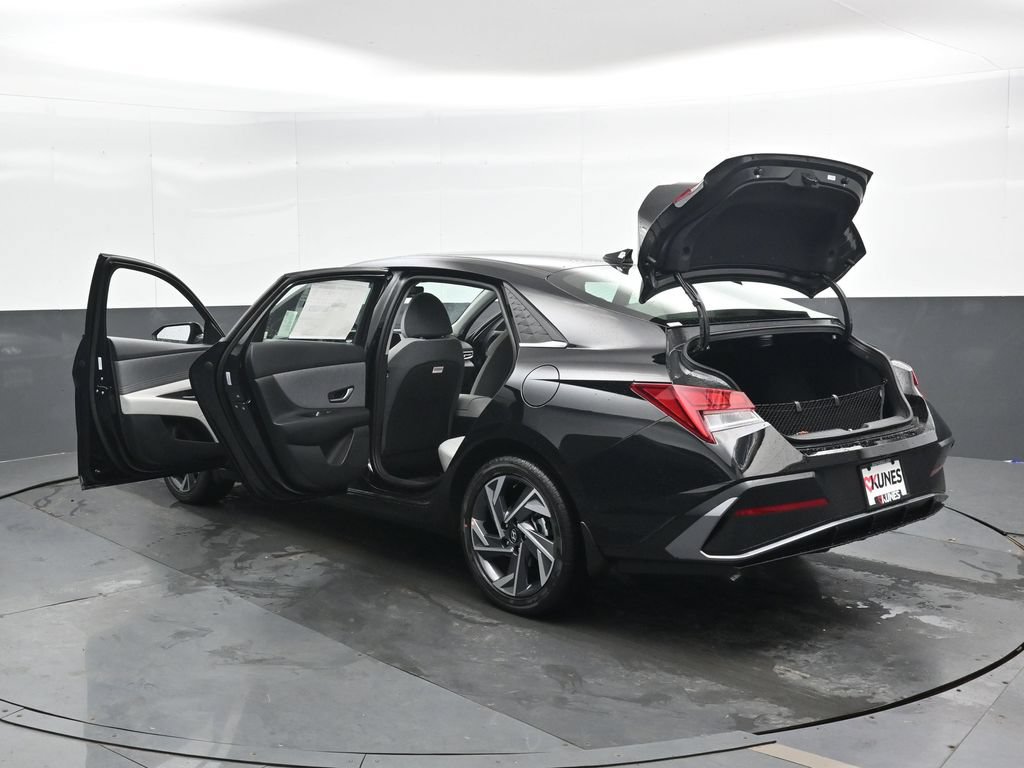 New 2026 Hyundai Elantra Limited FWD image 47
