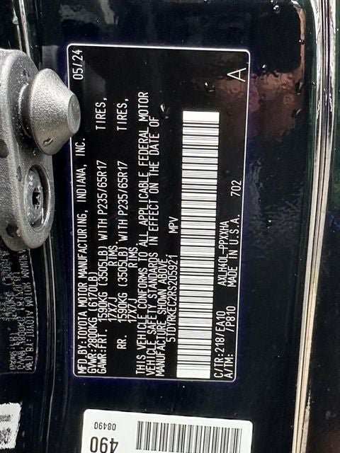Used 2024 Toyota Sienna XLE FWD image 38