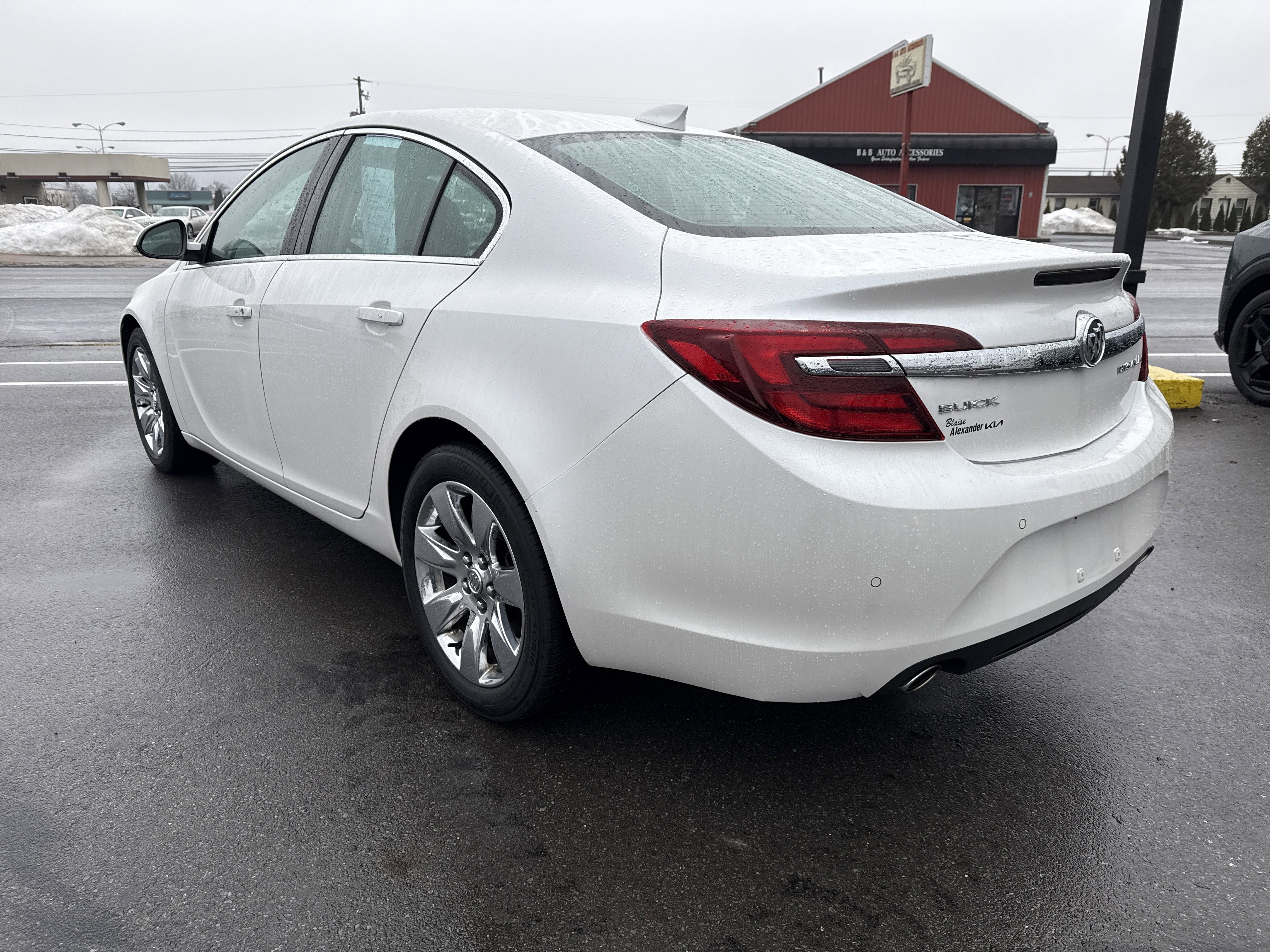 Used 2017 Buick Regal Premium image 6