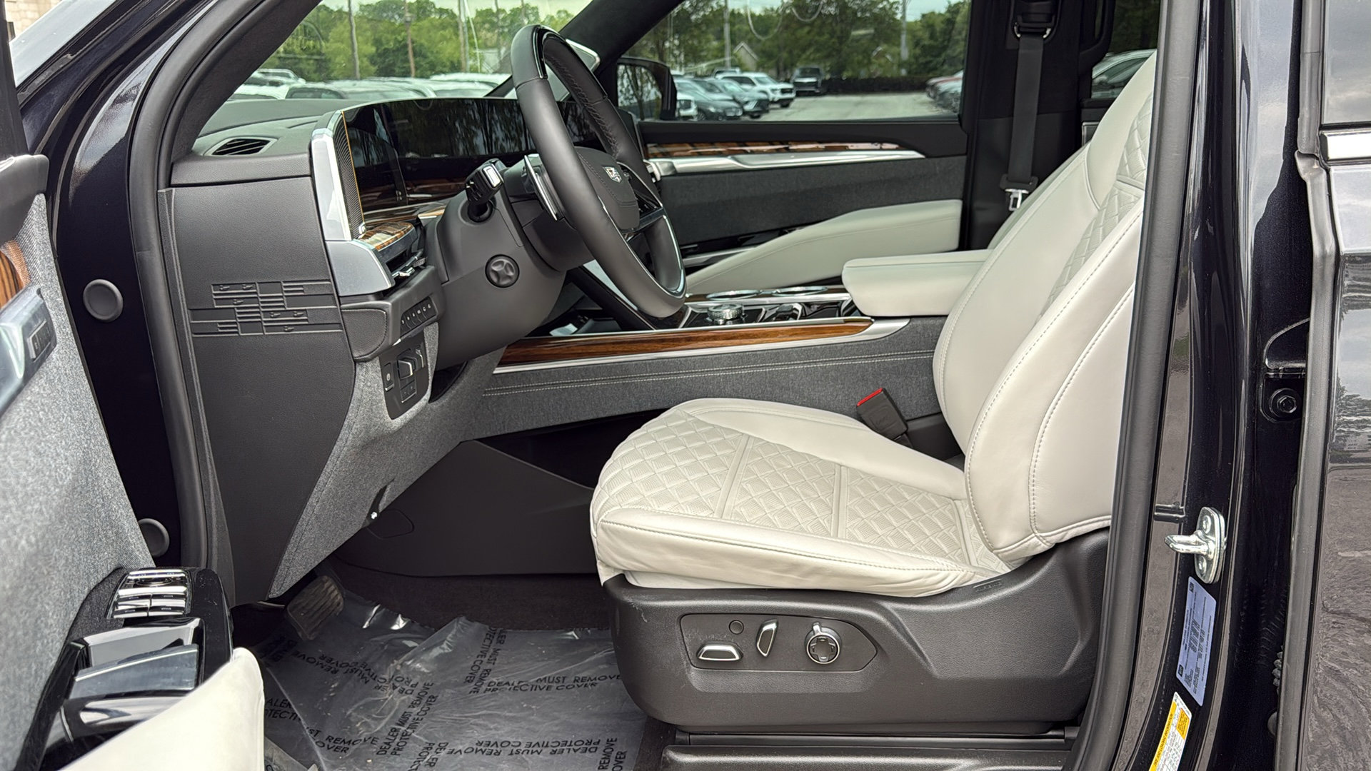 Certified 2025 Cadillac Escalade Premium Luxury Platinum AWD/4WD image 8