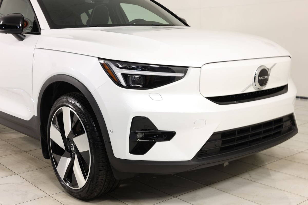 Used 2023 Volvo C40 P8 Recharge Ultimate w/ Protection Package Premier AWD/4WD image 37