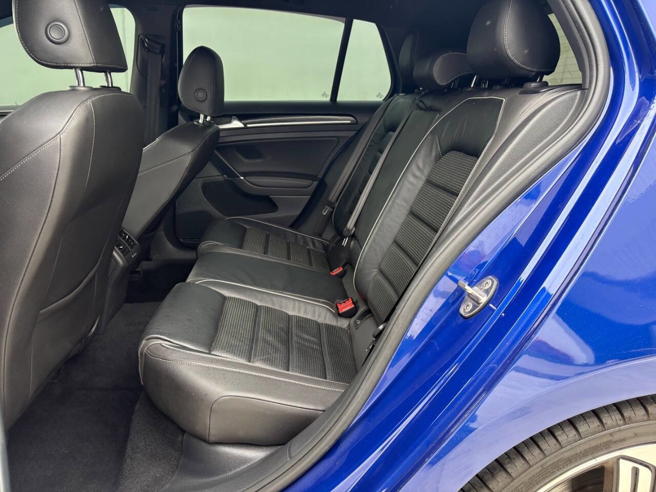 Used 2018 Volkswagen Golf R 4-Door image 26