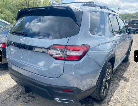 Used 2024 Honda Pilot Elite image 3