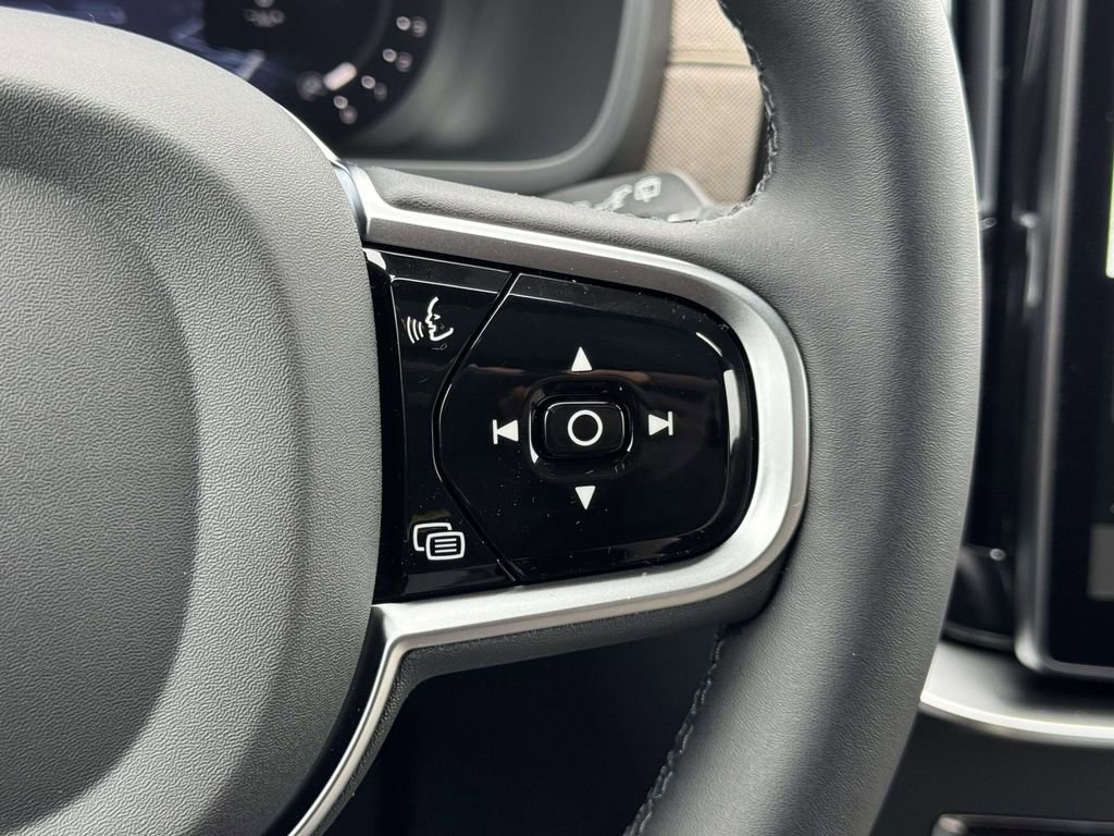 New 2026 Volvo XC90 B6 Plus w/ Protection Package Premier AWD/4WD image 10