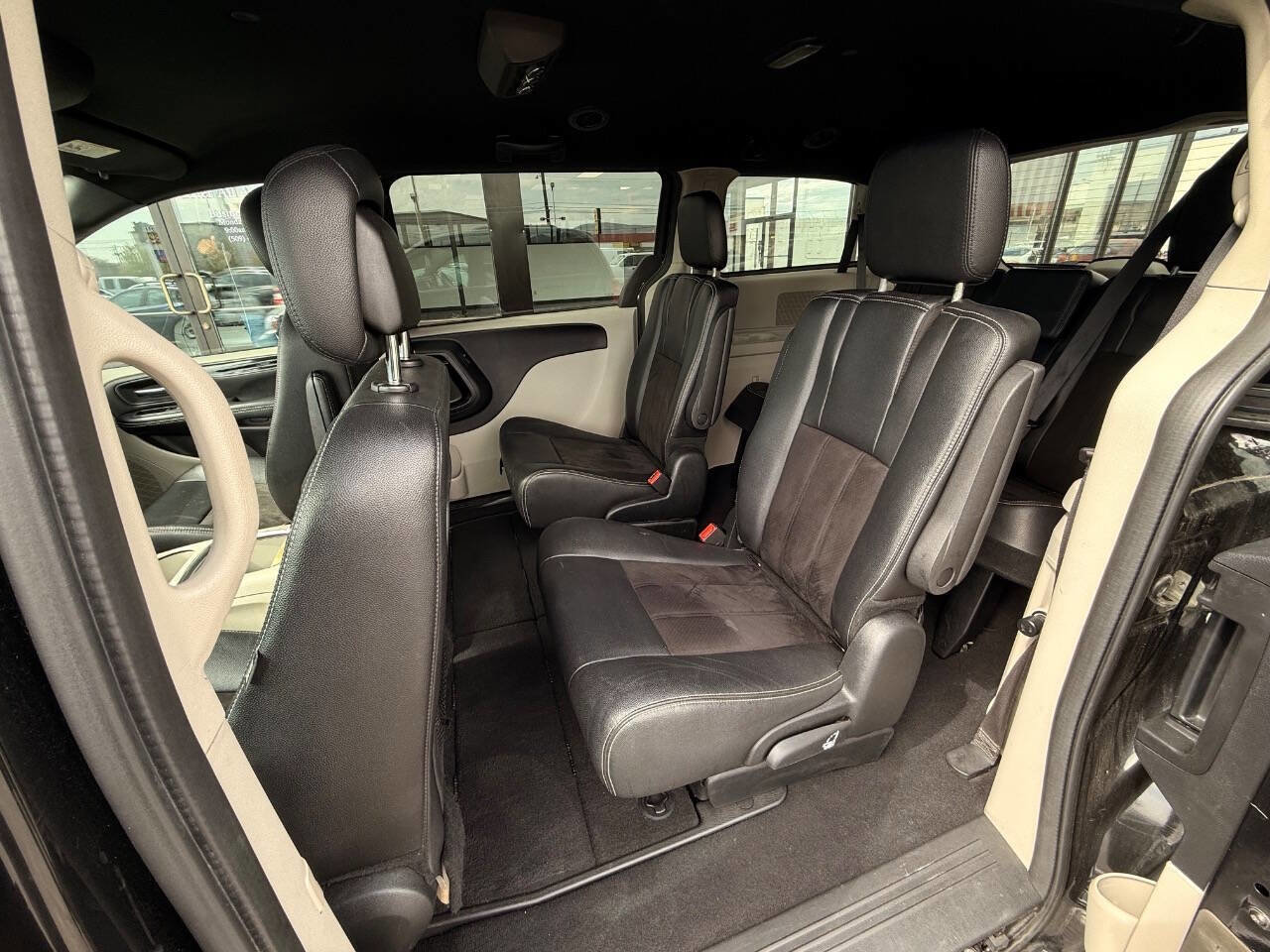Used 2020 Dodge Grand Caravan SXT image 9