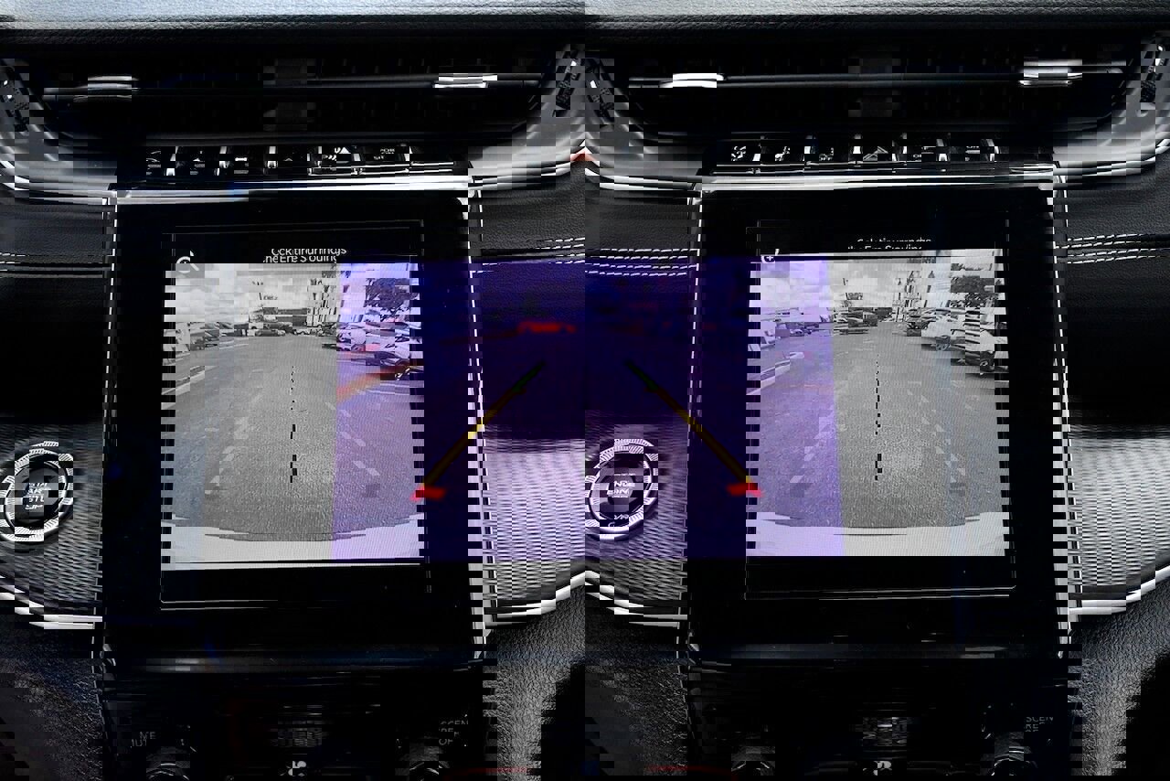 Used 2023 Jeep Grand Cherokee L Laredo image 28