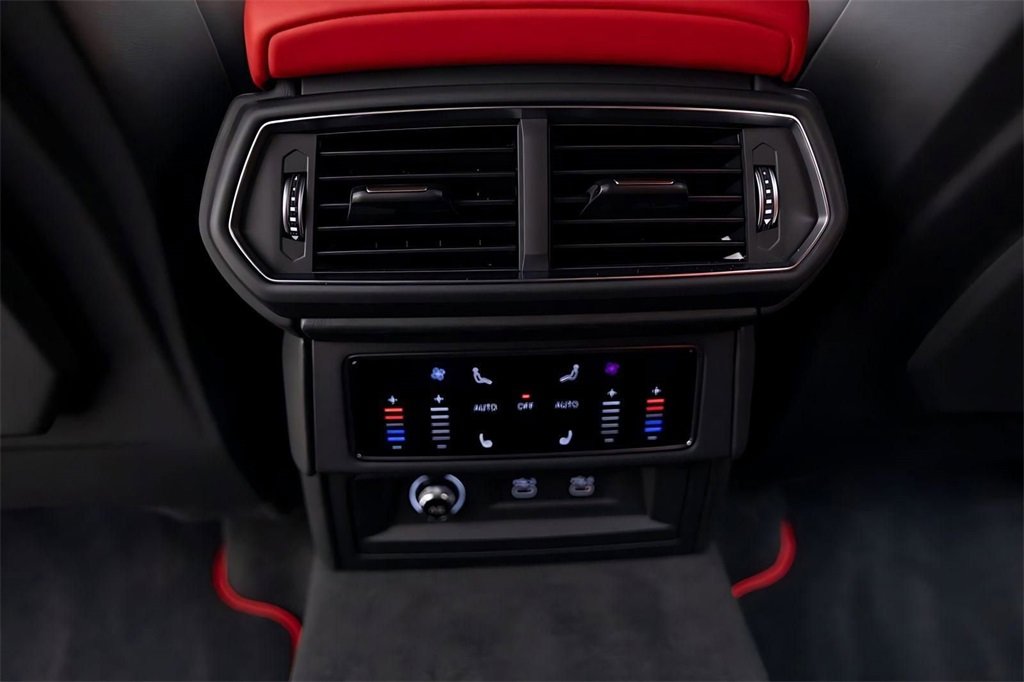 Used 2022 Lamborghini Urus image 32