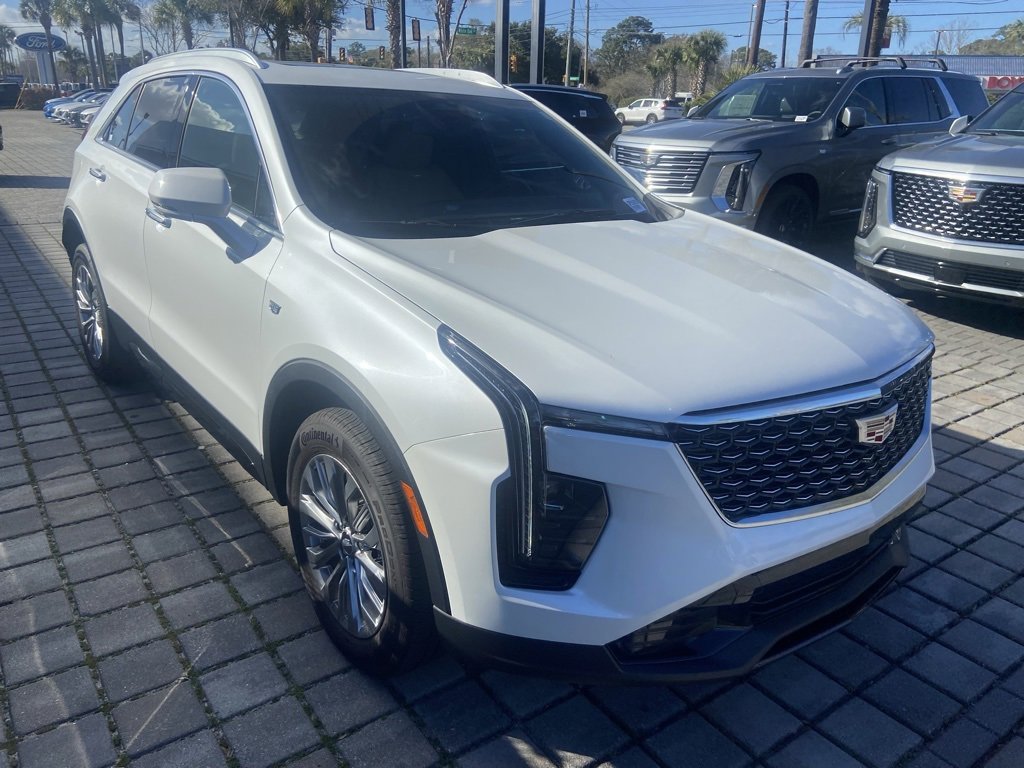 Certified 2025 Cadillac XT4 Premium Luxury image 3