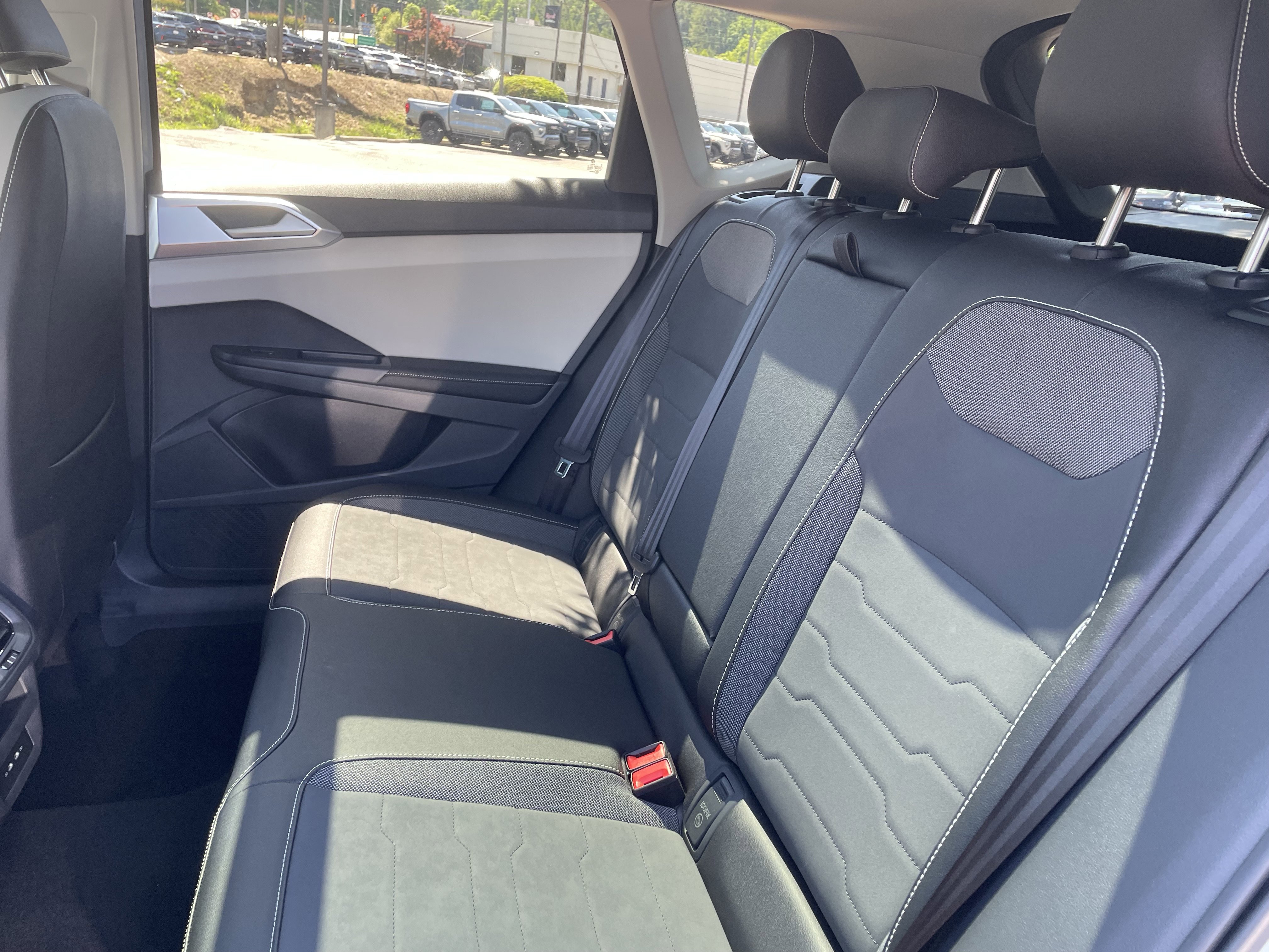 New 2026 Volkswagen Taos SE FWD image 11