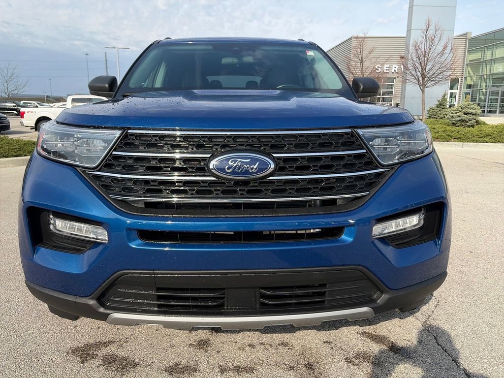 Used 2023 Ford Explorer XLT w/ Equipment Group 202A AWD/4WD image 2