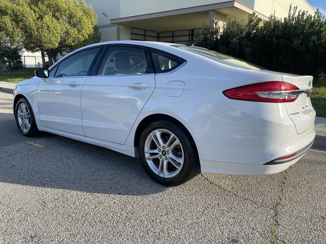 Used 2018 Ford Fusion SE image 4