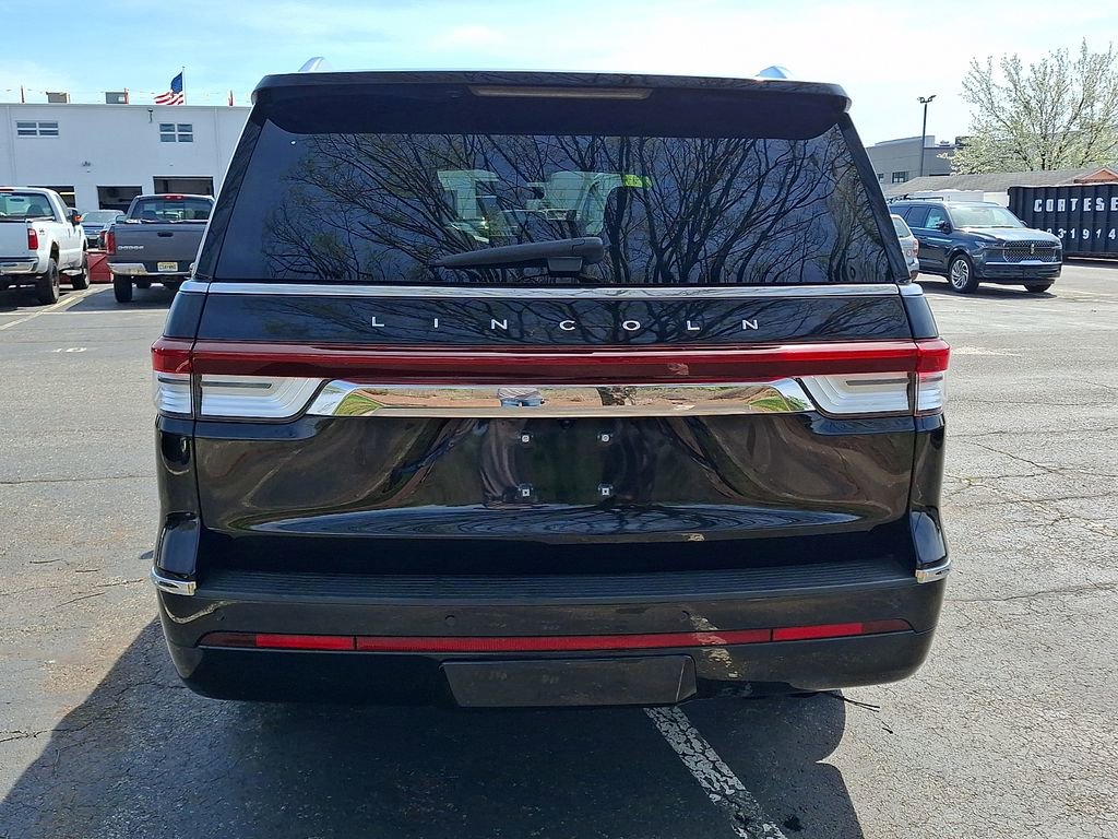 Certified 2024 Lincoln Navigator Reserve AWD/4WD image 8