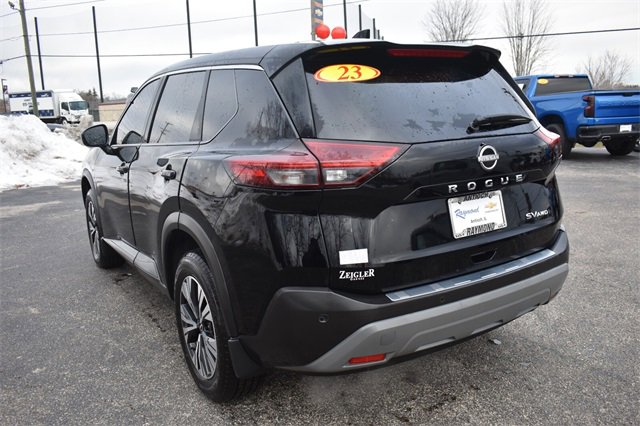 Used 2023 Nissan Rogue SV image 5