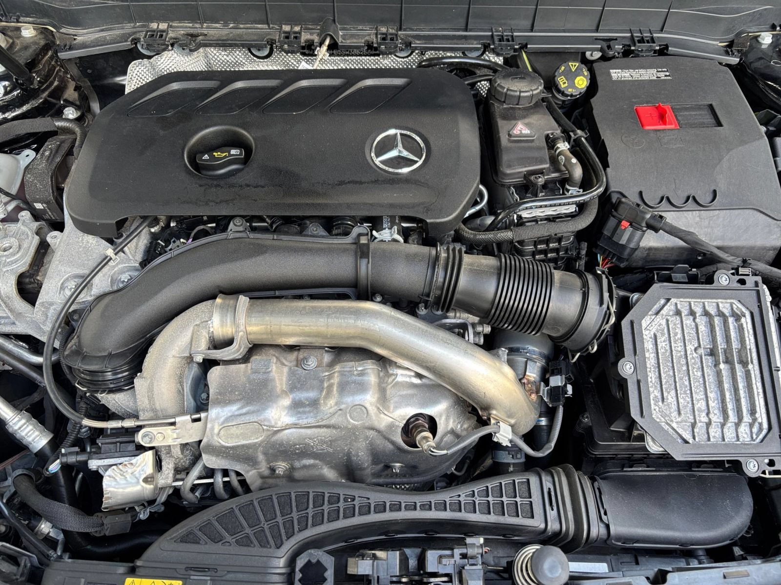 Used 2025 Mercedes-Benz GLB 250 4MATIC image 34