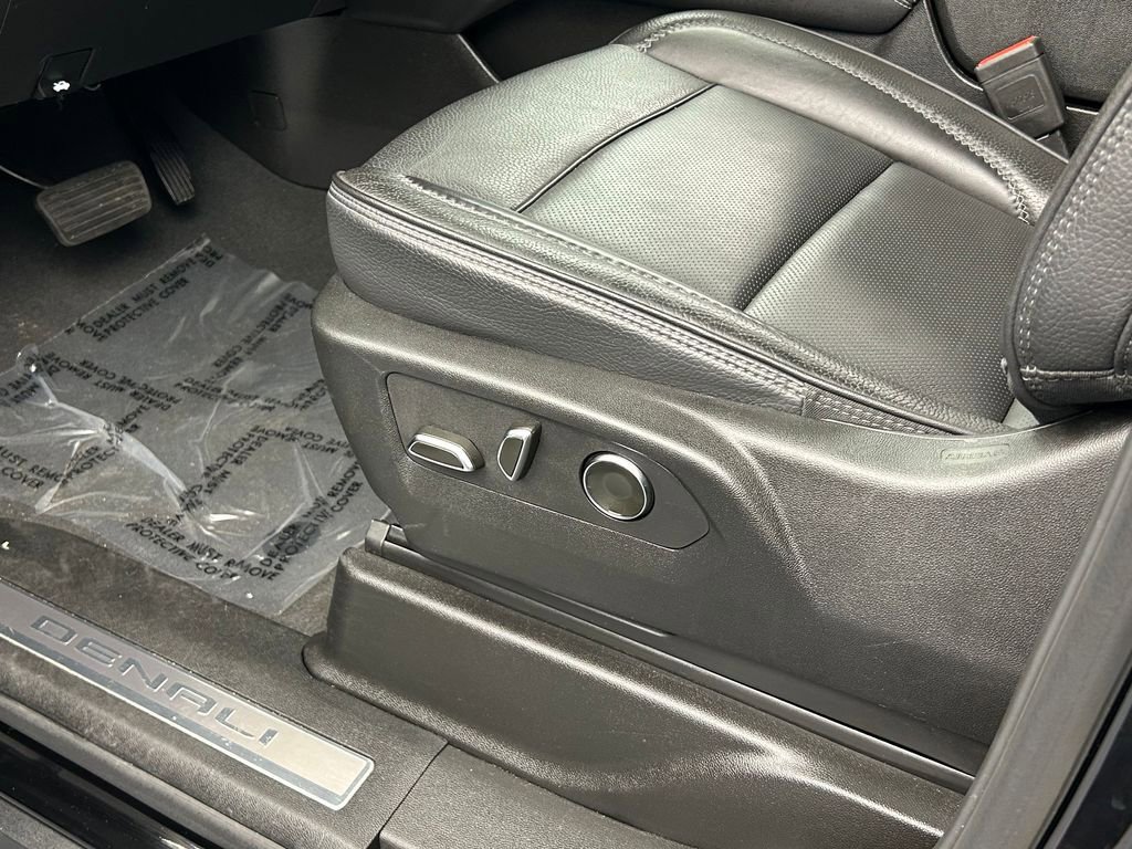 Used 2025 GMC Yukon Denali AWD/4WD image 12