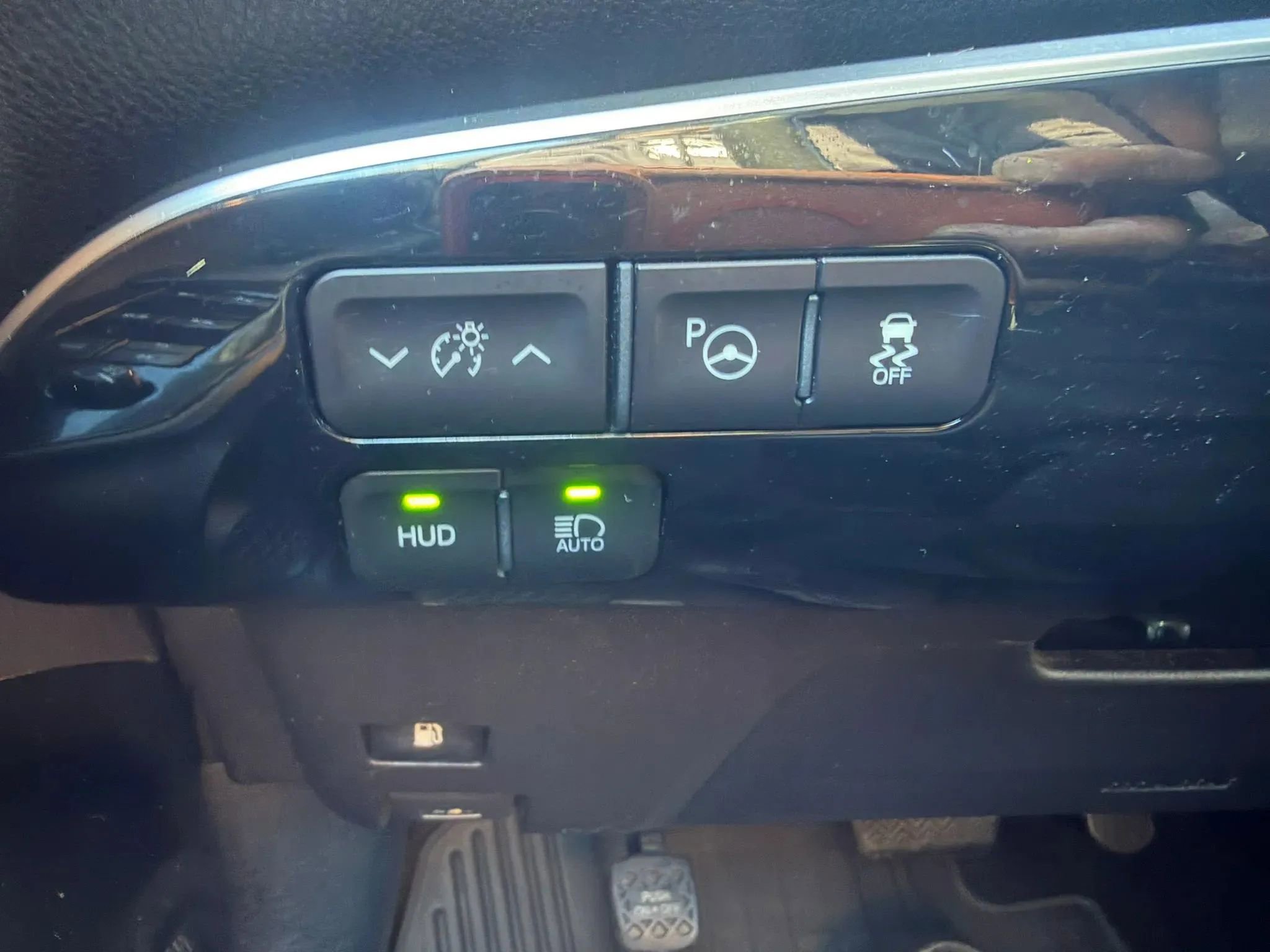 Used 2018 Toyota Prius Four w/ Advanced Technology Package FWD image 14