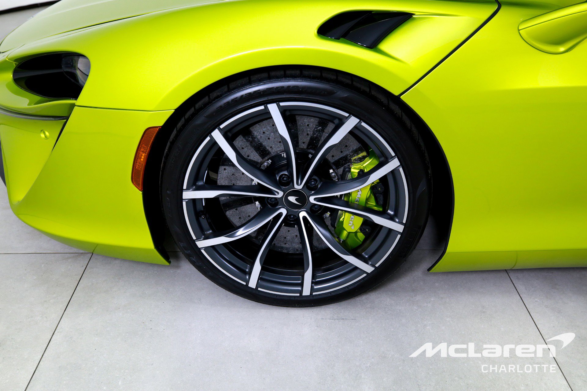 Used 2023 McLaren Artura image 7