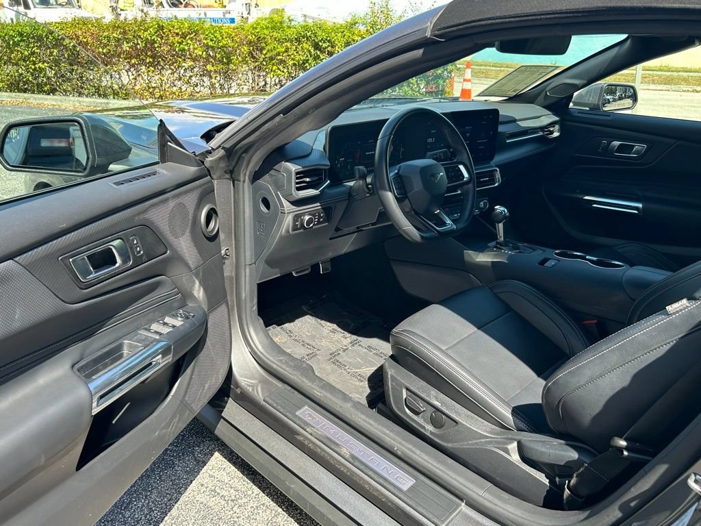 Used 2025 Ford Mustang Premium RWD image 15