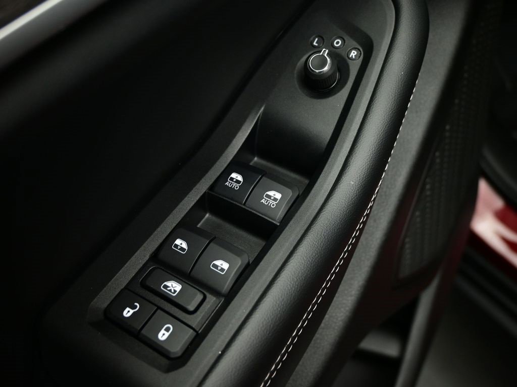 Used 2024 Jeep Grand Cherokee L Limited w/ Luxury Tech Group II image 18