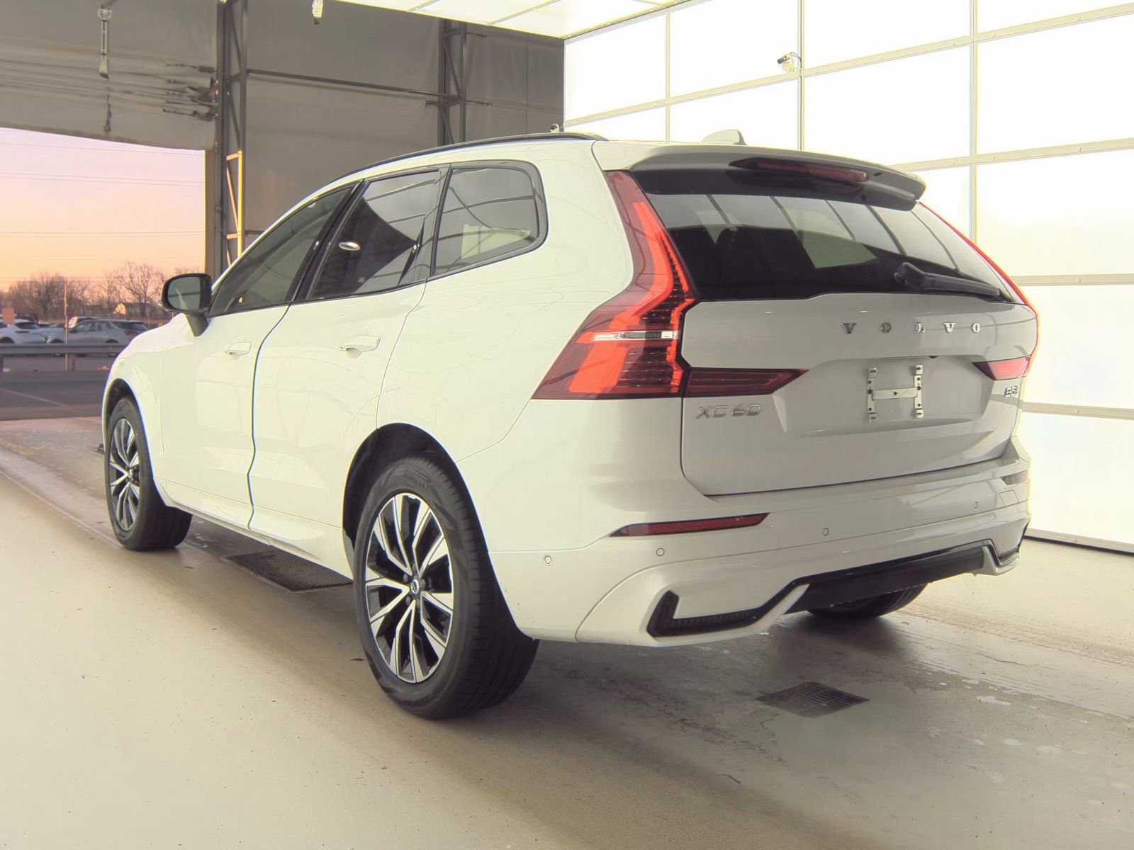 Used 2025 Volvo XC60 B5 Plus image 16