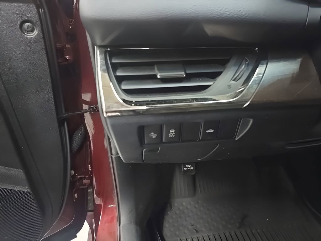 Used 2017 Toyota Avalon XLE Plus image 11