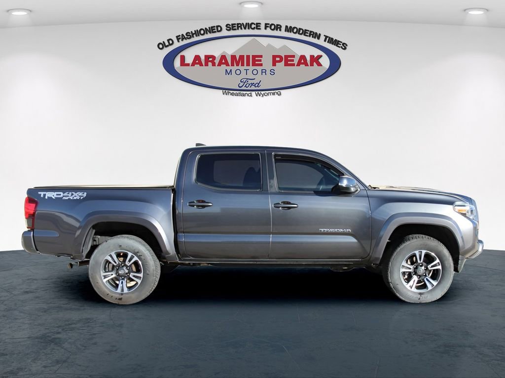 Used 2019 Toyota Tacoma TRD Sport image 3