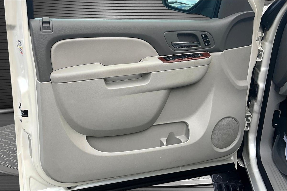 Used 2012 GMC Yukon SLT w/ SLT-2 Equipment Package AWD/4WD image 18